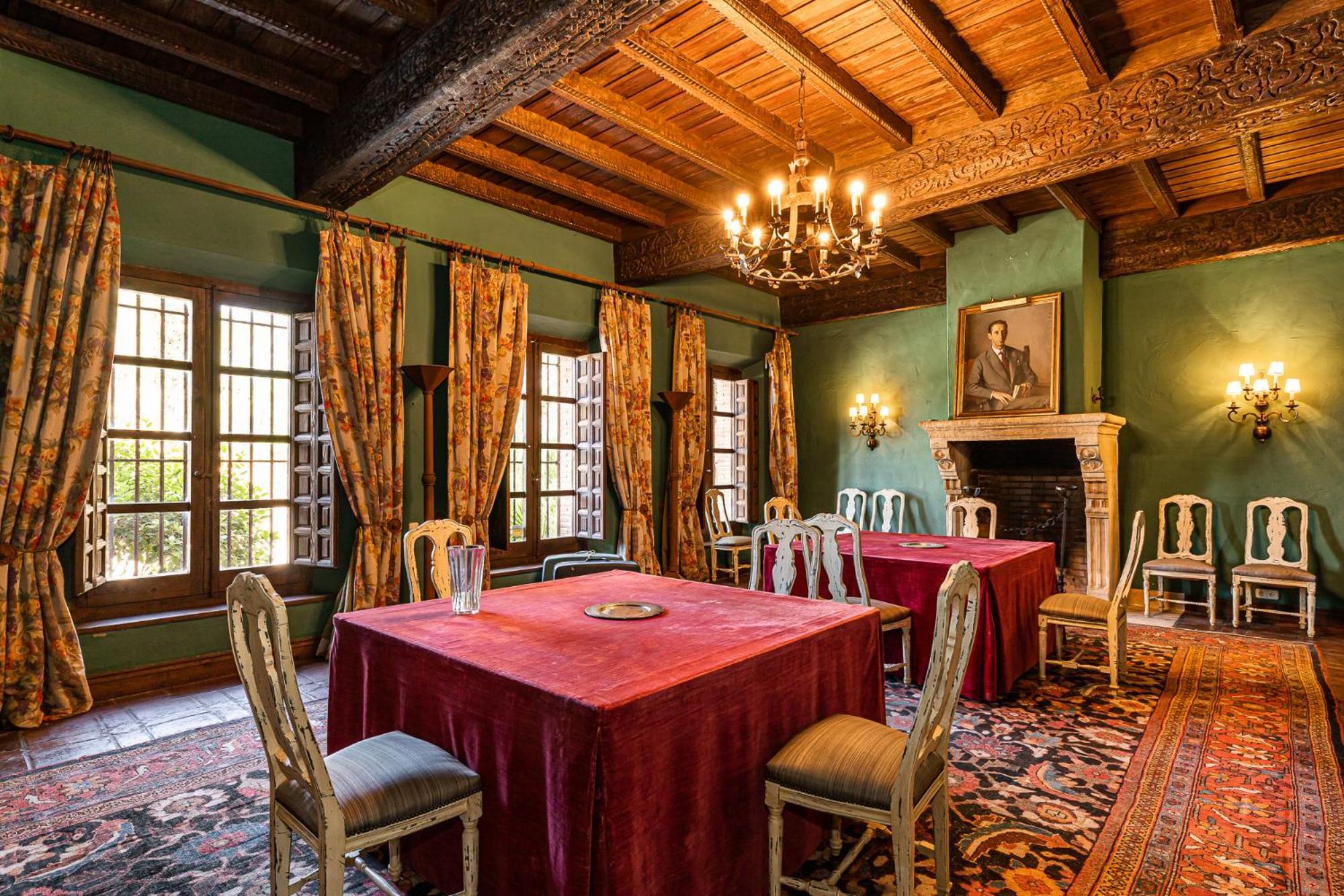 Queens Hacienda Alamedilla Toledo * Arges
