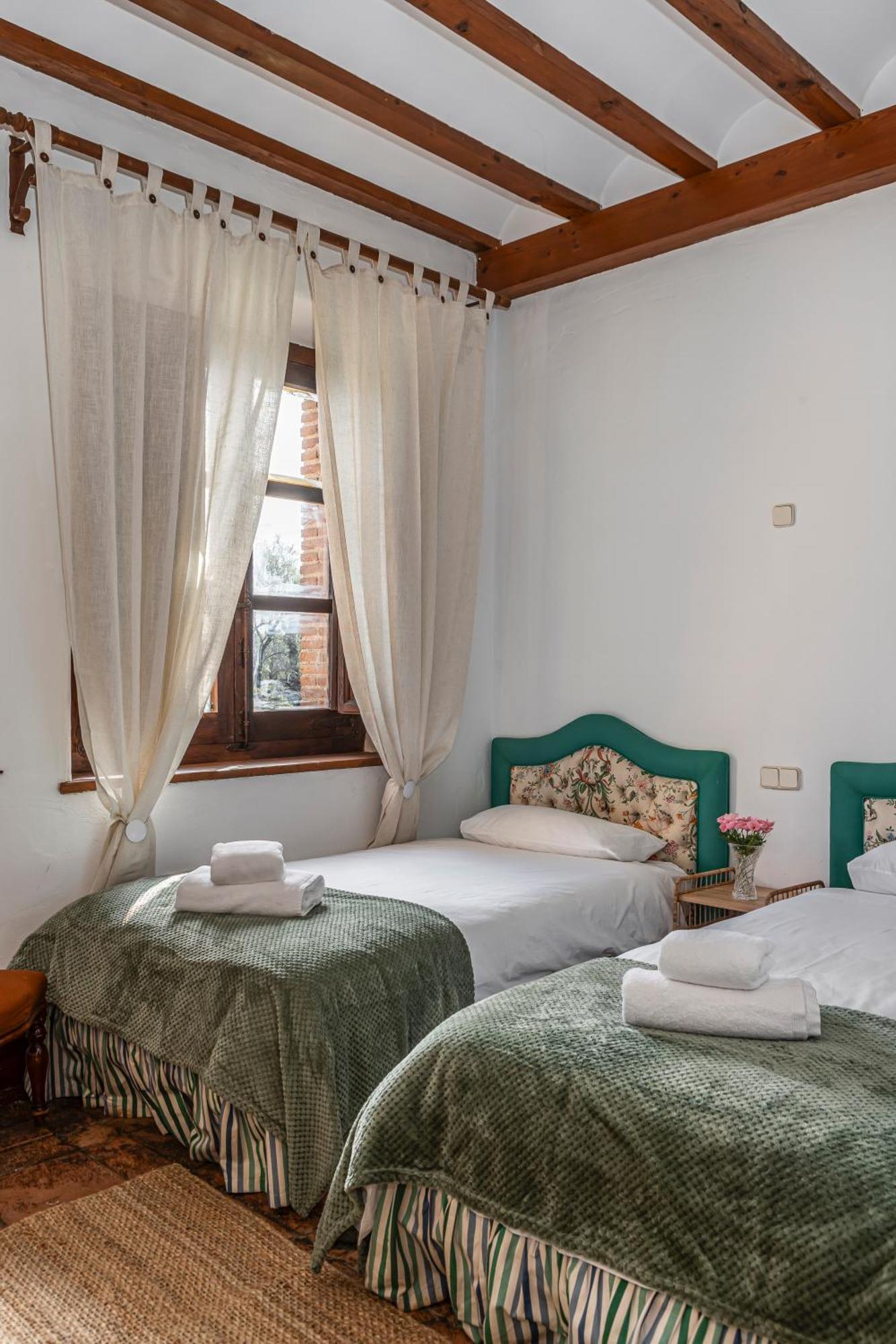 Queens Hacienda Alamedilla Toledo Arges